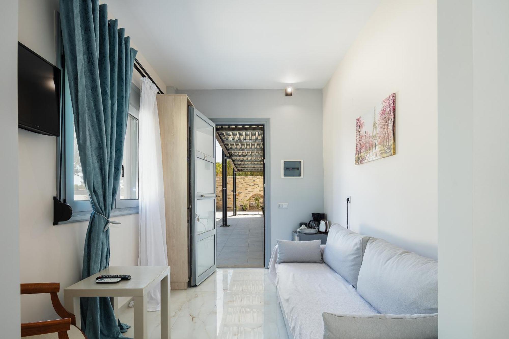 Iosifina, 80 Metres From Episkopi Beach! Apartment