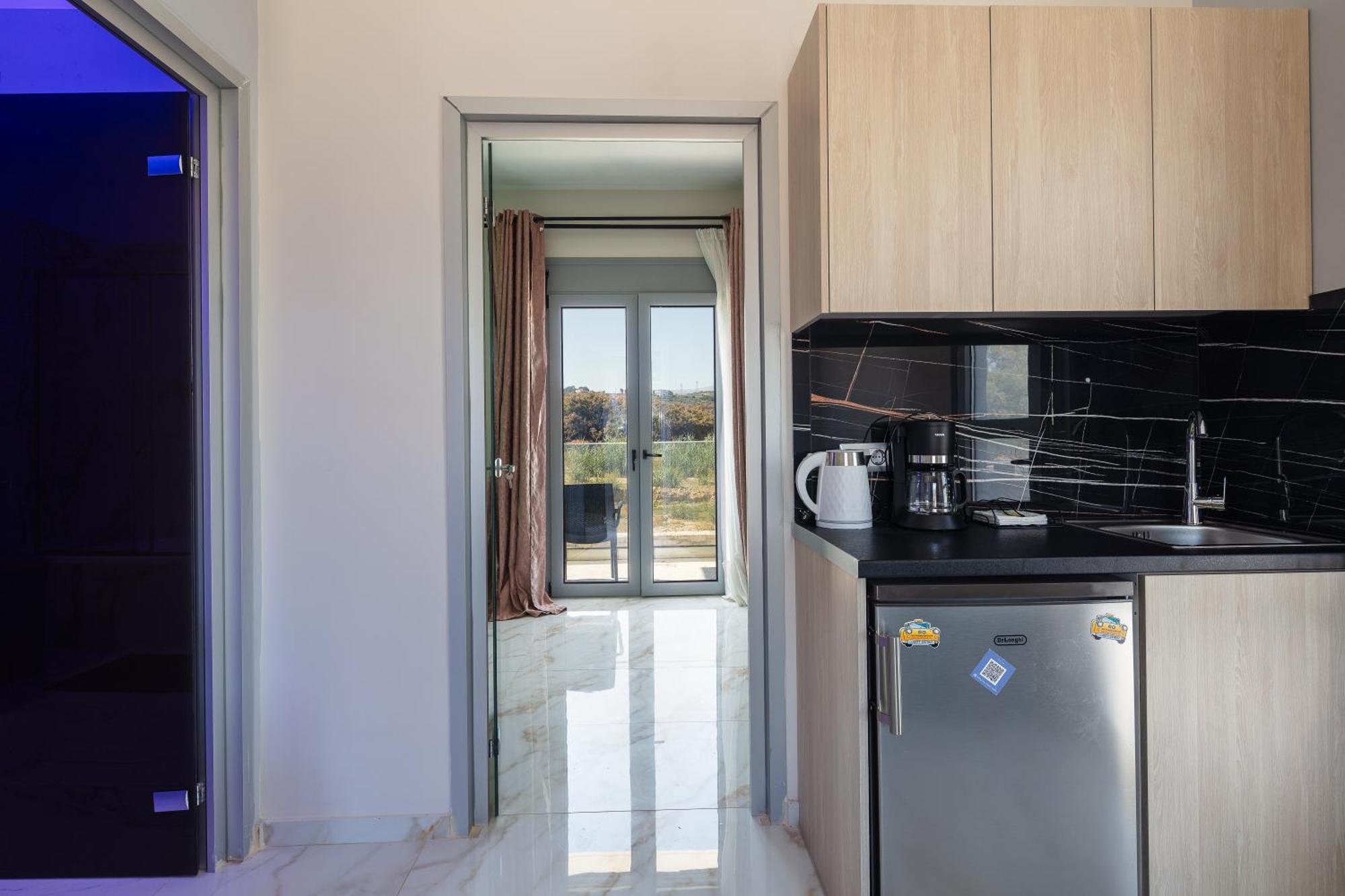 Iosifina, 80 Metres From Episkopi Beach! Apartment