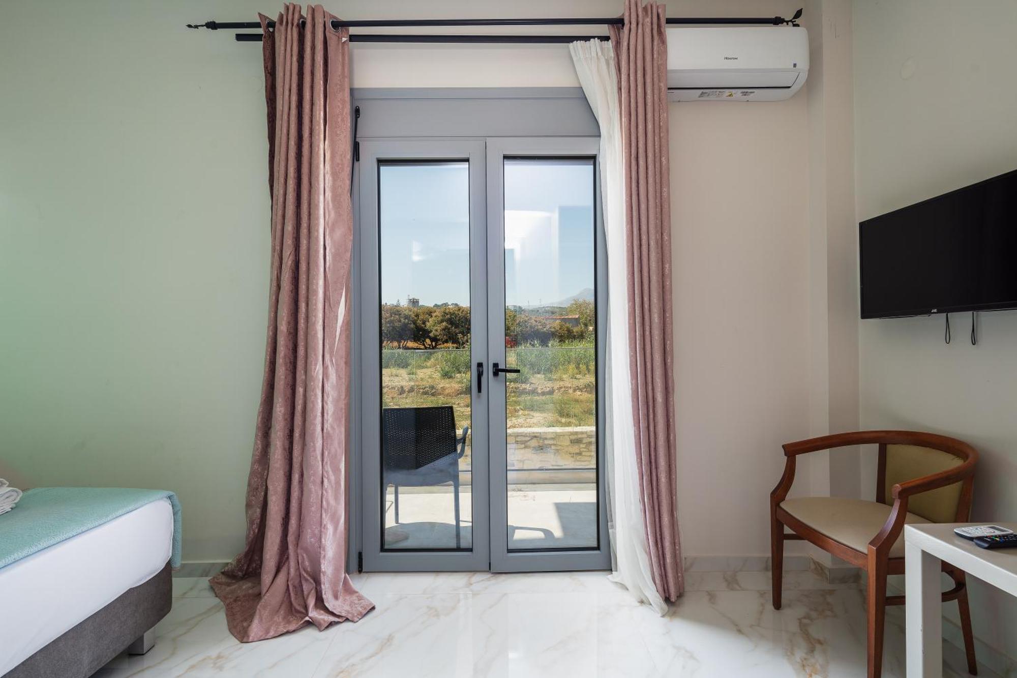 Iosifina, 80 Metres From Episkopi Beach!