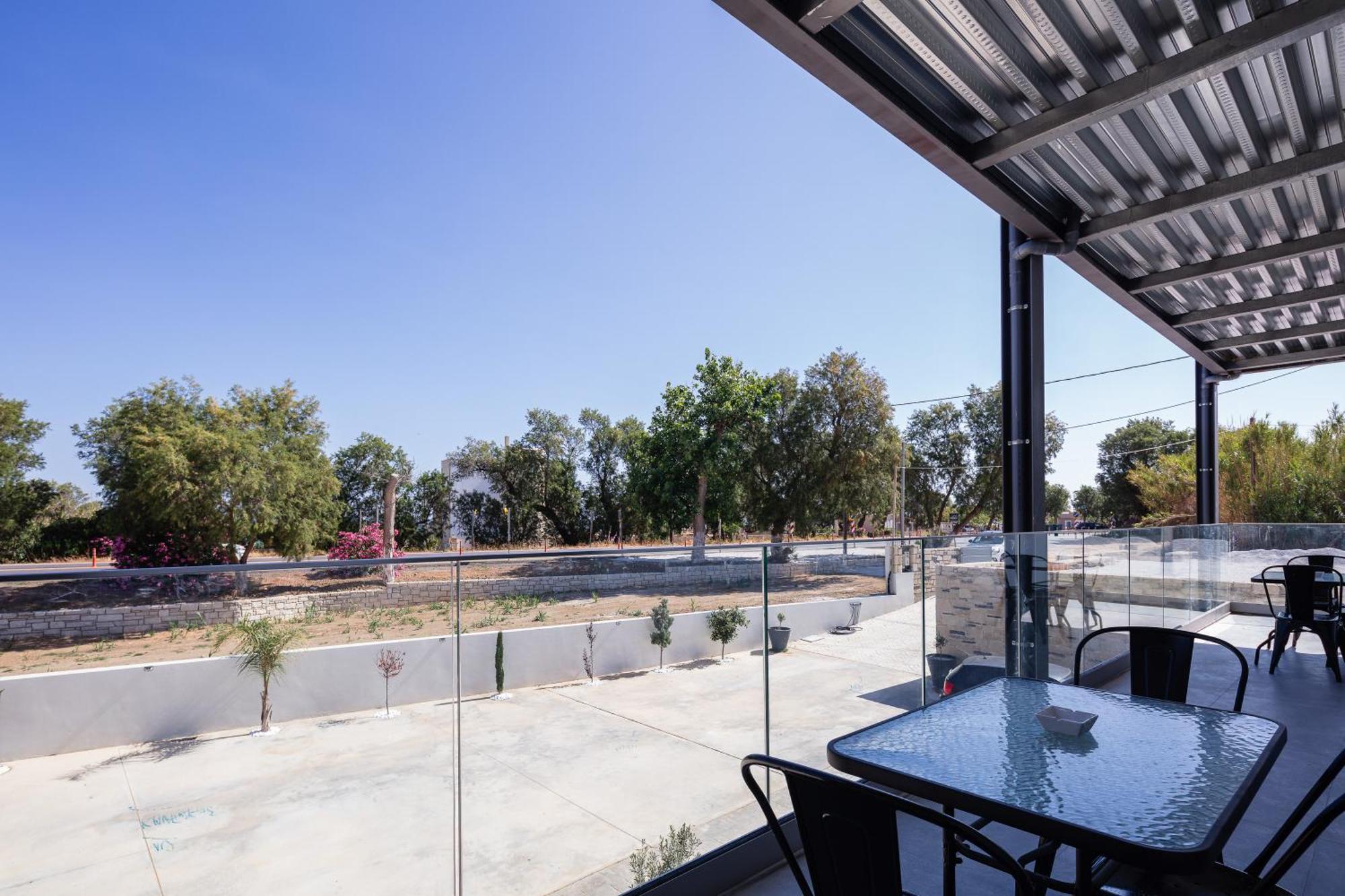 Iosifina, 80 Metres From Episkopi Beach! Apartment