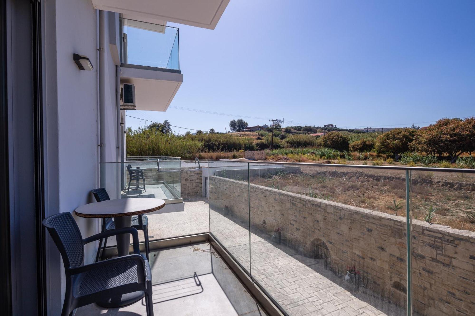Iosifina, 80 Metres From Episkopi Beach! Apartment Dhramia