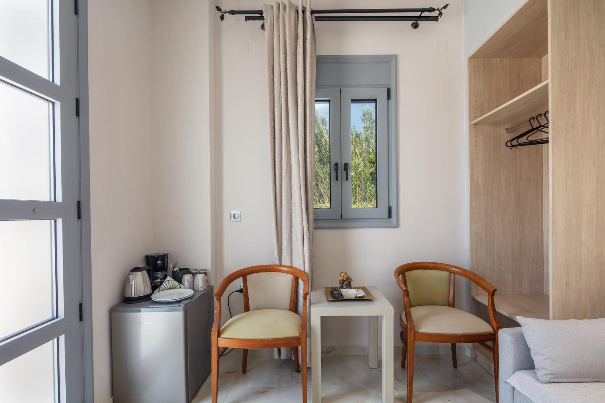 Iosifina, 80 Metres From Episkopi Beach! Dhramia